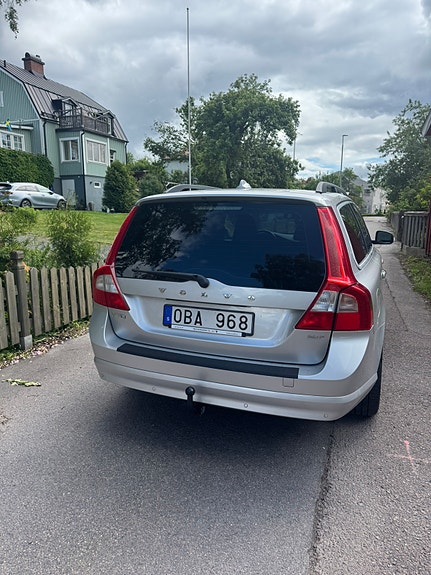 Volvo V70 4 of 5
