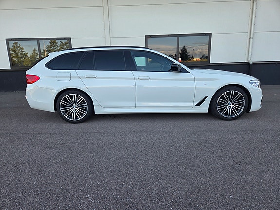BMW 520d 3 of 5