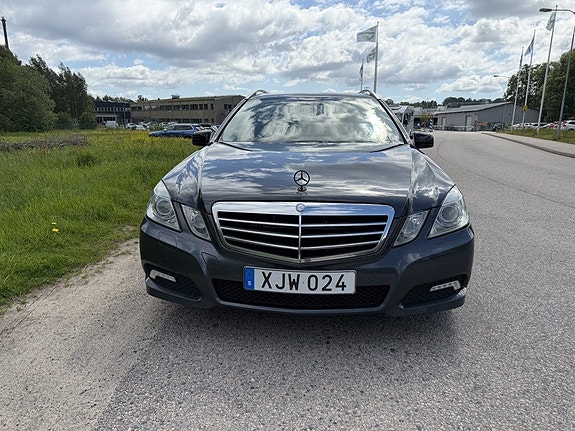Mercedes-Benz E350 3 of 5