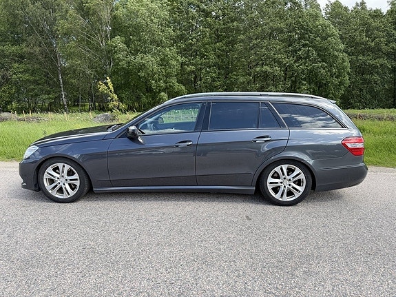 Mercedes-Benz E350 4 of 5