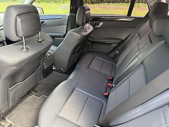 Mercedes-Benz E350 8 of 12