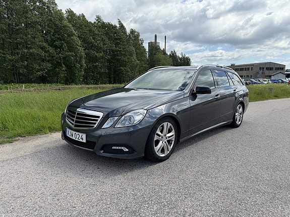 Mercedes-Benz E350 2 of 5