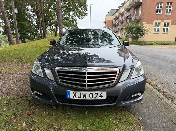 Mercedes-Benz E350 3 of 15