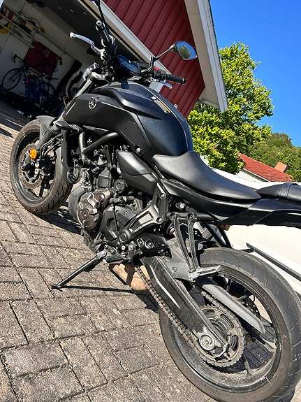 Yamaha MT-07 2 of 5
