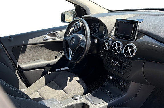 Mercedes-Benz B180 5 of 5
