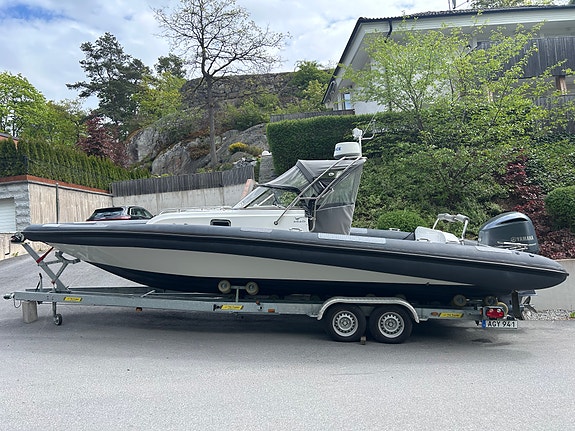 Agapi 900 WA med ny/renoverad motor, en båt för snabba transporter i skärgården 9 of 12