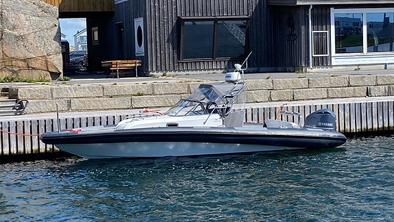 Agapi 900 WA med ny/renoverad motor, en båt för snabba transporter i skärgården 3 of 12