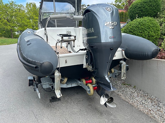 Agapi 900 WA med ny/renoverad motor, en båt för snabba transporter i skärgården 11 of 12