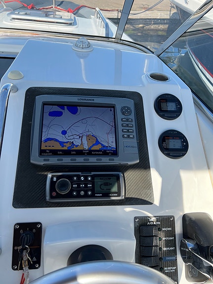 Agapi 900 WA med ny/renoverad motor, en båt för snabba transporter i skärgården 6 of 12
