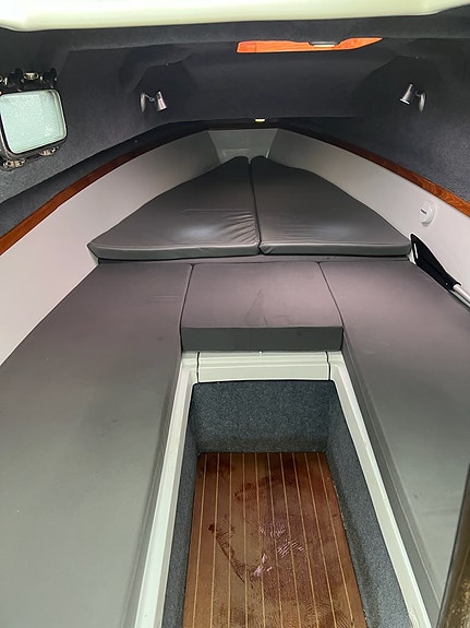 Agapi 900 WA med ny/renoverad motor, en båt för snabba transporter i skärgården 7 of 12