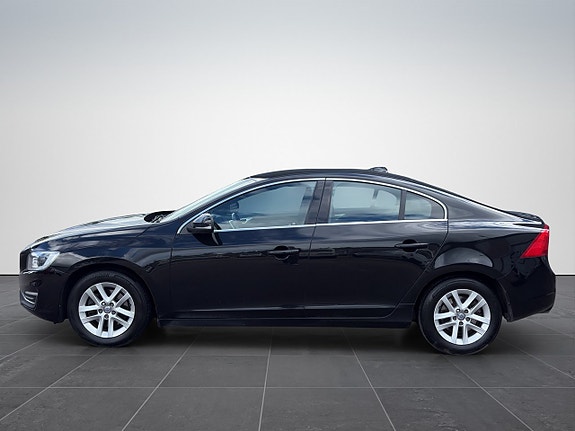 Volvo S60 2 of 5