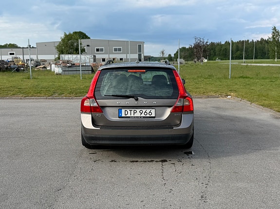 Volvo V70 4 of 5