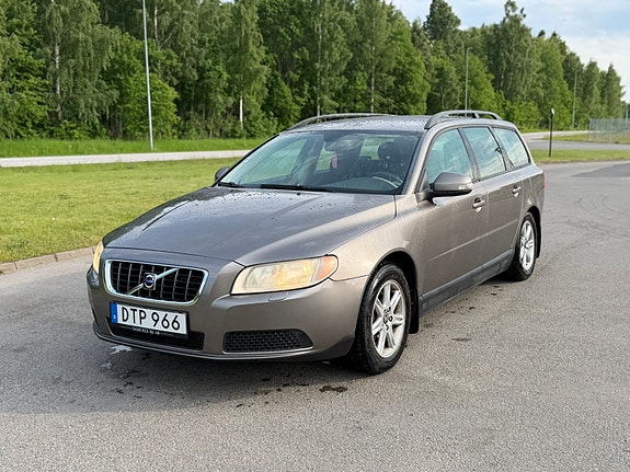 Volvo V70 2 of 5