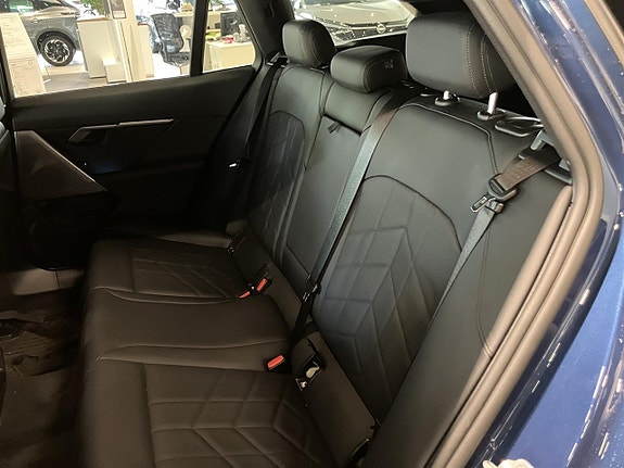 BMW i5 9 of 12
