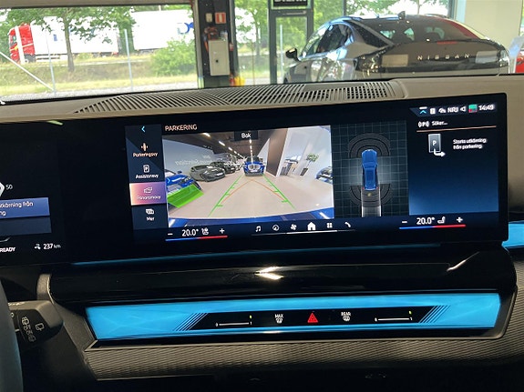 BMW i5 10 of 12