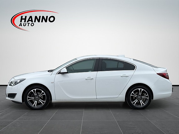 Opel Insignia 2 of 5