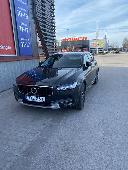 Volvo V90 Cross Country 2 of 4
