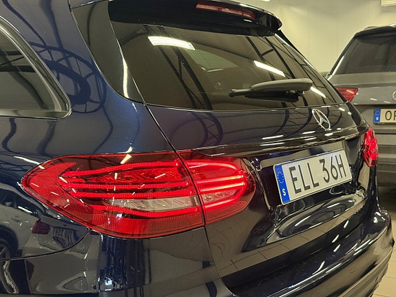 Mercedes-Benz C300 11 of 25