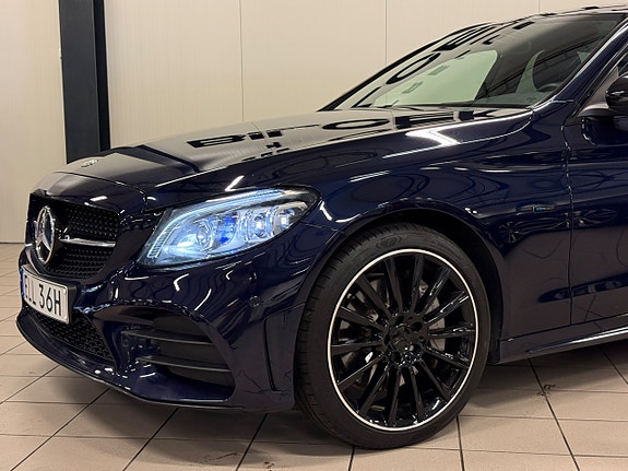 Mercedes-Benz C300 3 of 5