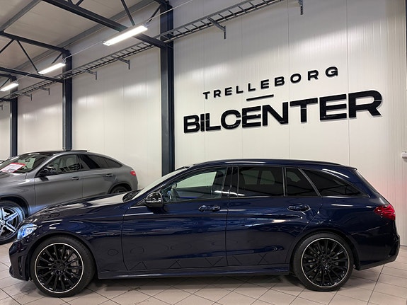 Mercedes-Benz C300 4 of 5