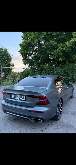 Volvo S60 4 of 5