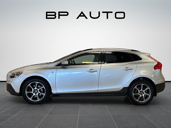 Volvo V40 Cross Country 3 of 5