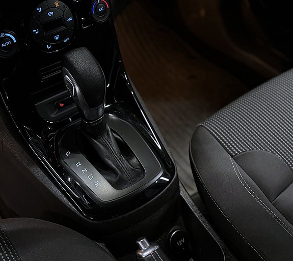 Ford Fiesta 9 of 13