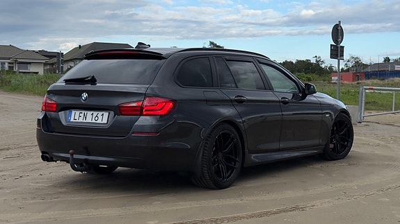 BMW 523i 4 of 5