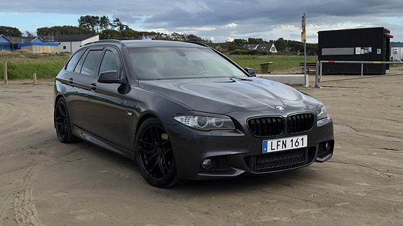BMW 523i 2 of 5