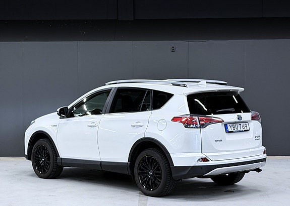 Toyota RAV4 7 of 15