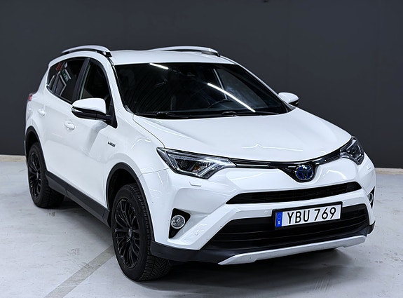 Toyota RAV4 9 of 15