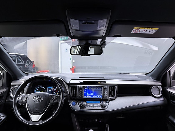 Toyota RAV4 3 of 15