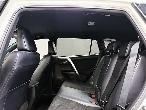 Toyota RAV4 12 of 15