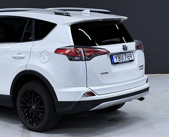 Toyota RAV4 11 of 15