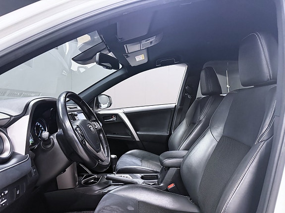 Toyota RAV4 10 of 15