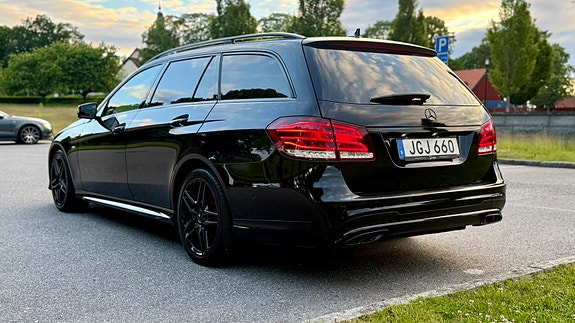 Mercedes-Benz E220 4 of 5