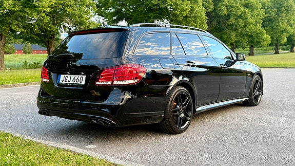 Mercedes-Benz E220 3 of 5