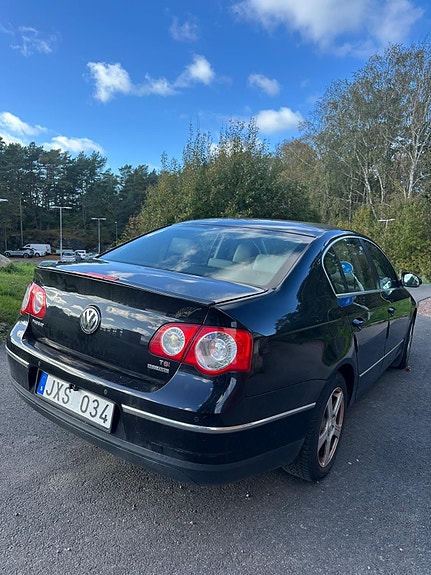 Volkswagen Passat 2 of 5