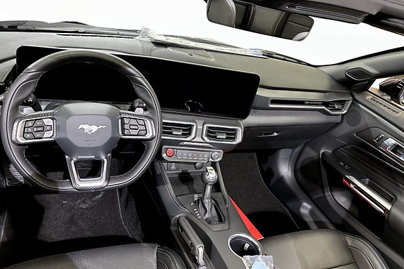 Ford Mustang 4 of 5