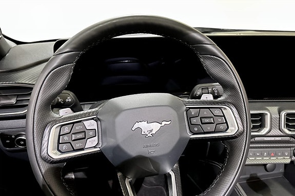 Ford Mustang 7 of 9