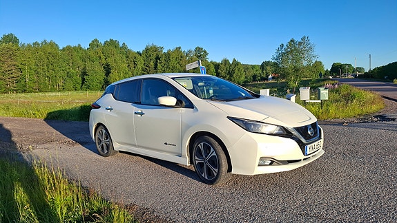 Nissan Leaf 4 of 5
