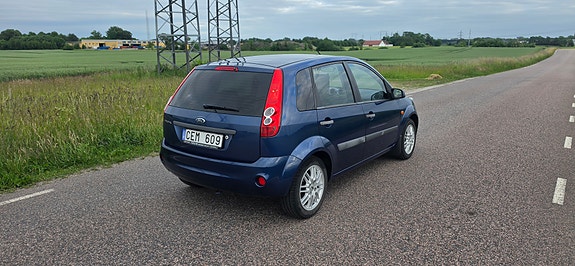 Ford Fiesta 4 of 5