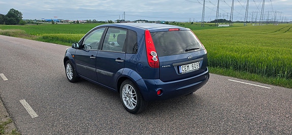 Ford Fiesta 2 of 5