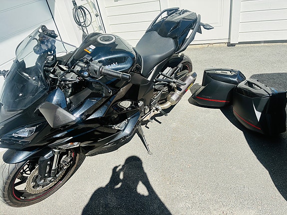 Kawasaki Ninja Z1000SX 3 of 7