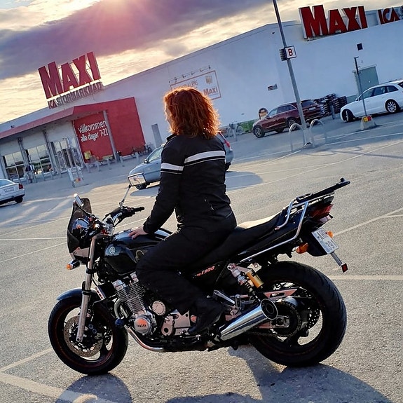 Yamaha XJR1300 1.3 2 of 2