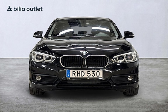 BMW 118i 3 of 5