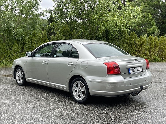 Toyota Avensis 3 of 5