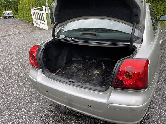 Toyota Avensis 17 of 19