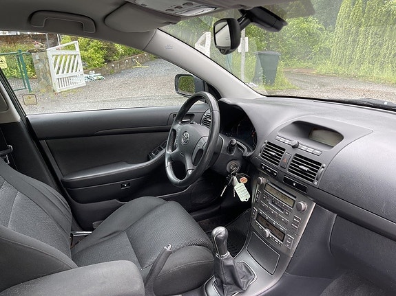 Toyota Avensis 13 of 19