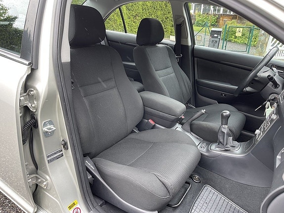 Toyota Avensis 11 of 19